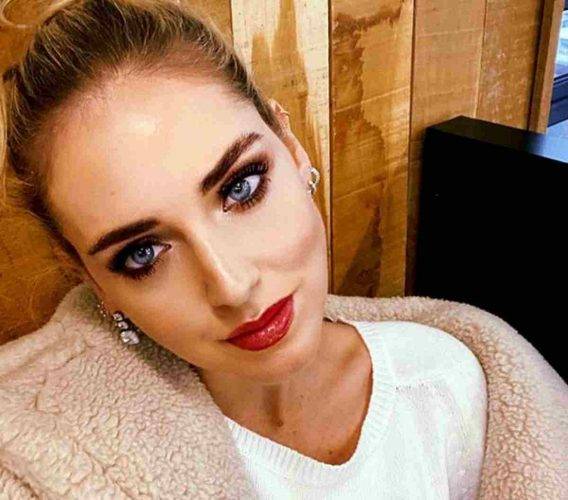 Chiara Ferragni su Instagram: l'ultimo scatto sul letto d'albergo