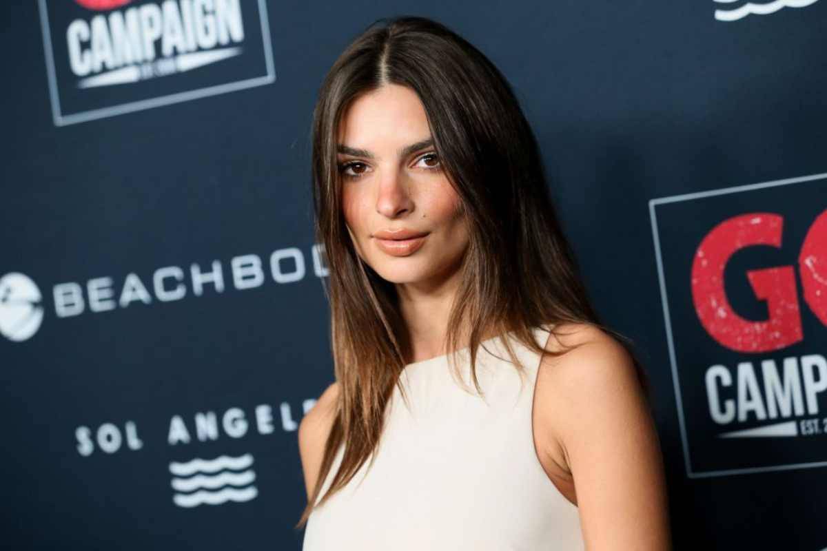 Emily Ratajkowski lo ha rifatto: di nuovo senza veli su Instagram !