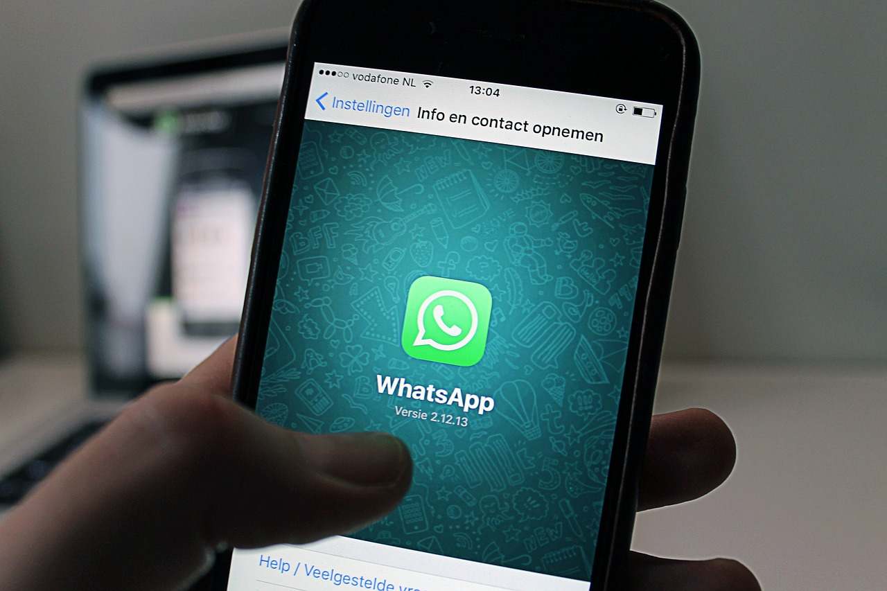 WhatsApp, ecco la dark mode che però dà problemi: tante le segnalazioni