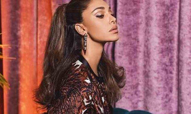 Belen mamma su Instagram: foto con De Martino e Santiago