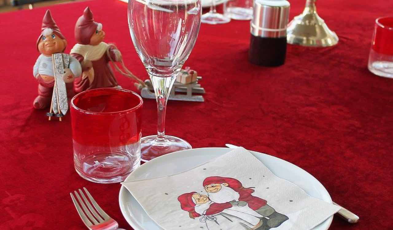 Natale, invita migliaia di sconosciuti alla cena: un gesto d'amore - FOTO
