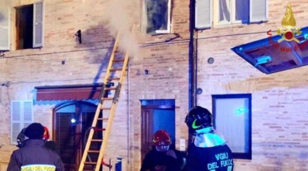 Marche, bambina di 7 anni morta in un incendio