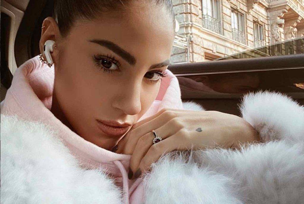 Giulia De Lellis pronta per il matrimonio con Iannone? Ecco la veritàGiulia De Lellis pronta per il matrimonio con Iannone? Ecco la verità