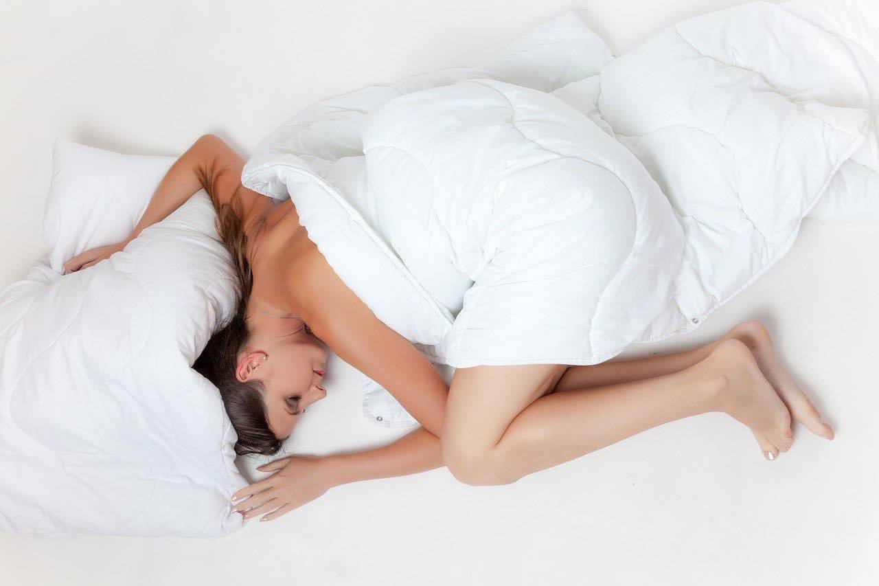 Dormire poco fa ingrassare? La verità grazie alla scienza