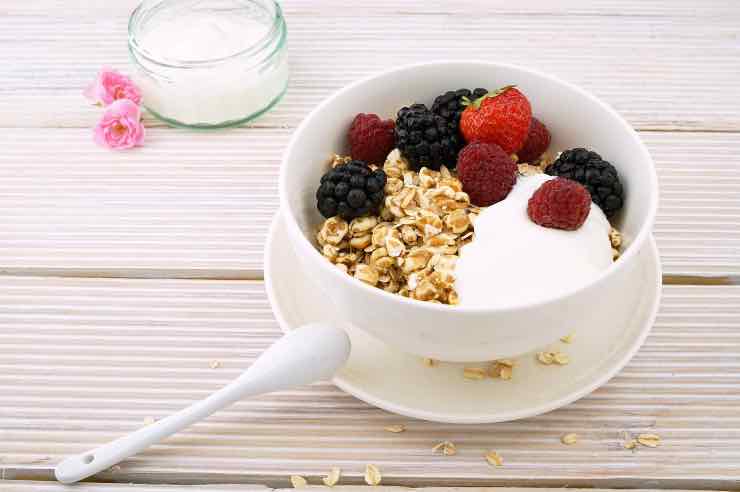Yogurt, proprietà e benefici: insieme al miele un vero portento per la salute