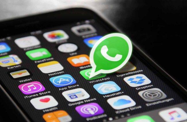WhatsApp sarà a pagamento? La verità che non ti aspetti