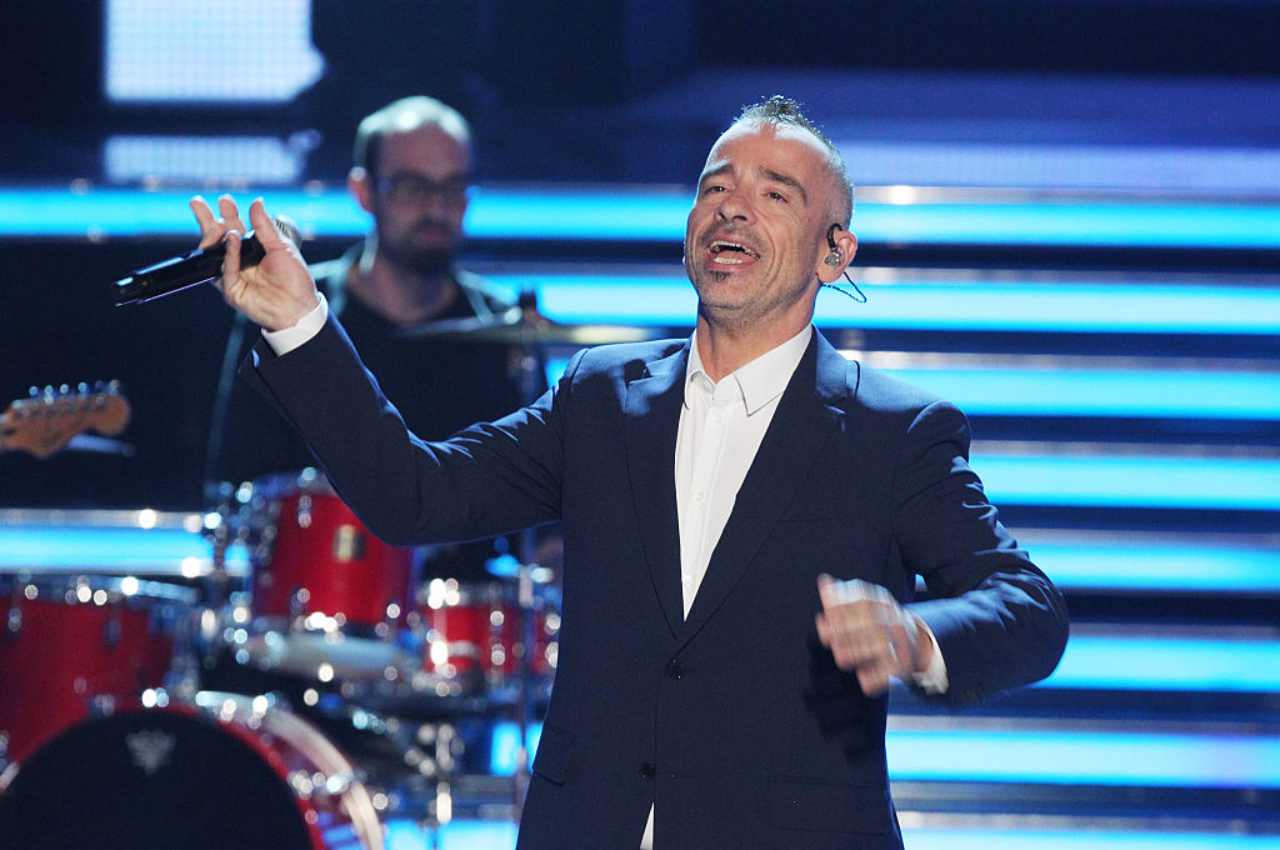 Eros Ramazzotti su Instagram: "Io e Valentina Bilbao ? Vi spiego"