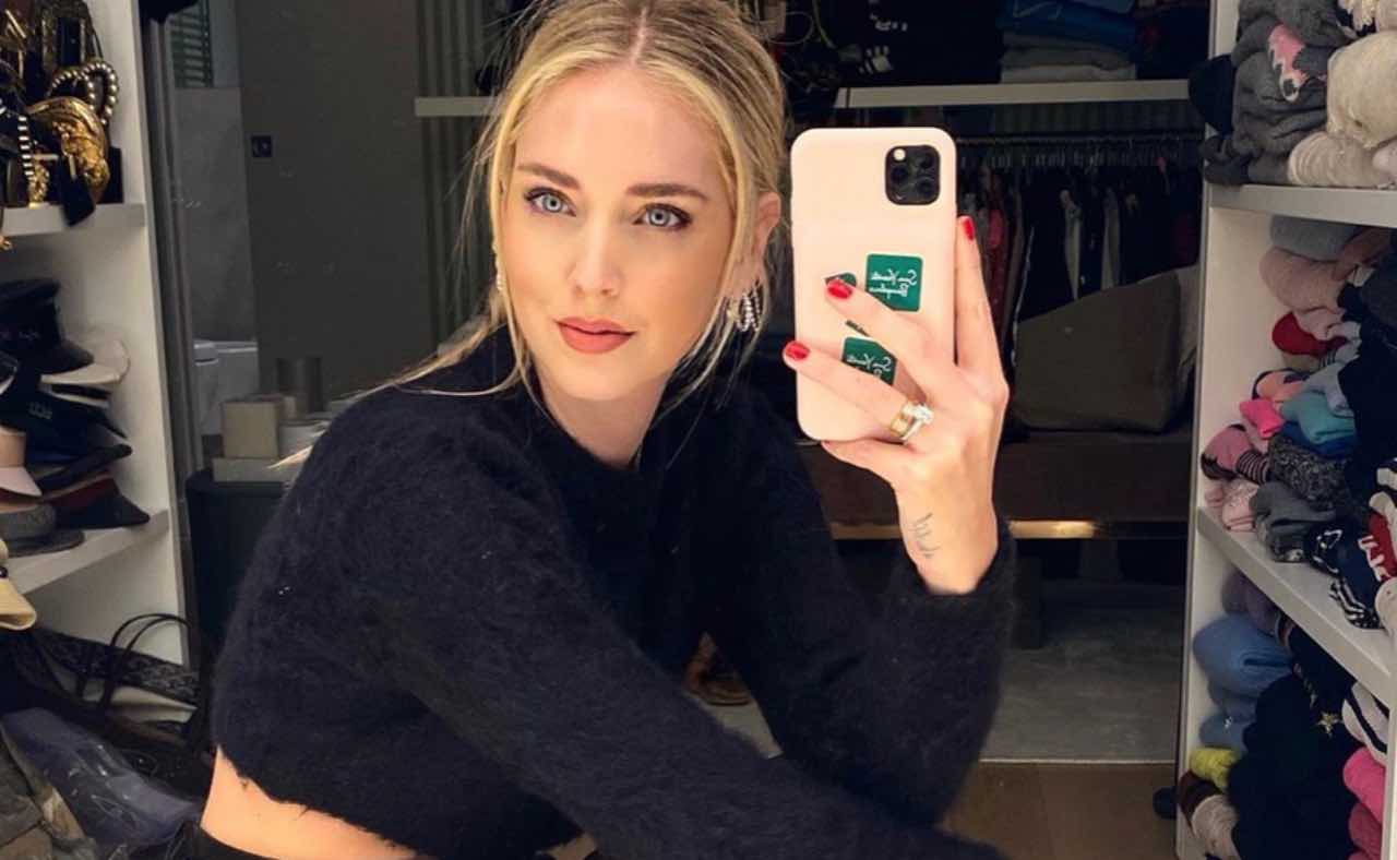 Chiara Ferragni esagera su Instagram: il costume è troppo stretto