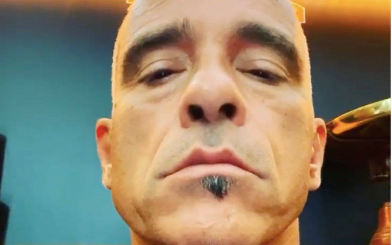 Eros Ramazzotti - Coronavirus, non le manda a dire: "Paese allo sbando"