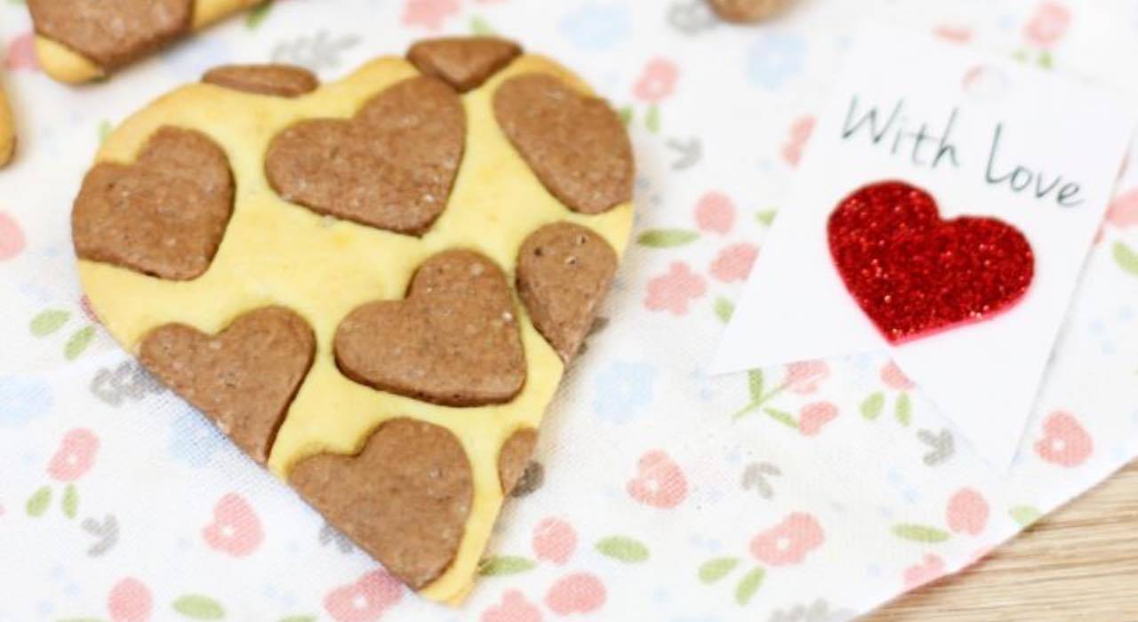 San Valentino, sorprendilo: la ricetta dei biscotti a forma di cuore