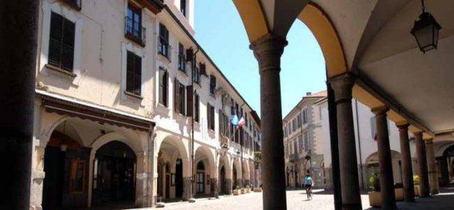 Milano: mucca aggredisce una ragazza, ferendola