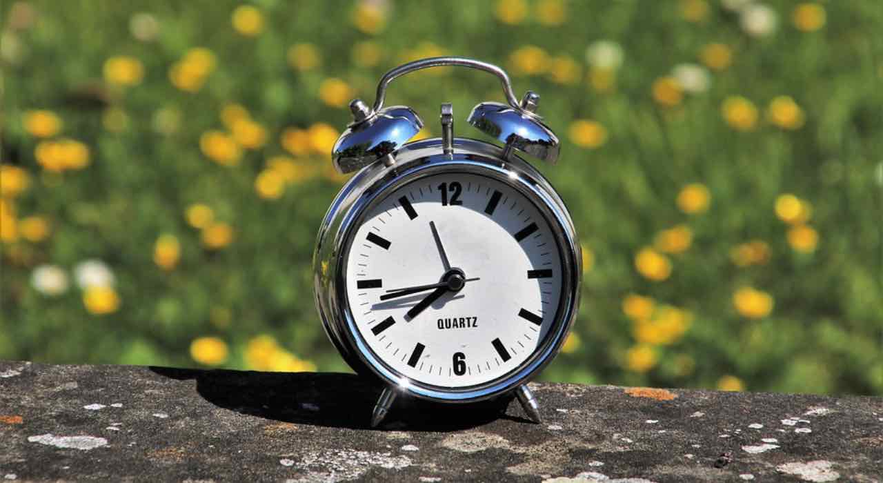 Ora legale 2020, quando e come spostare le lancette: è l'ultima volta?