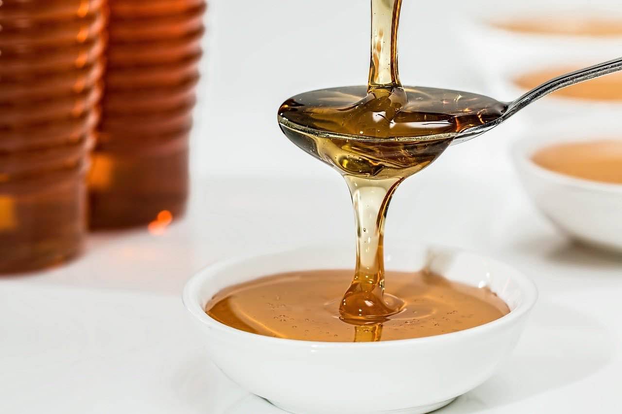 Acqua calda e miele al mattino: un portento per il sistema immunitario