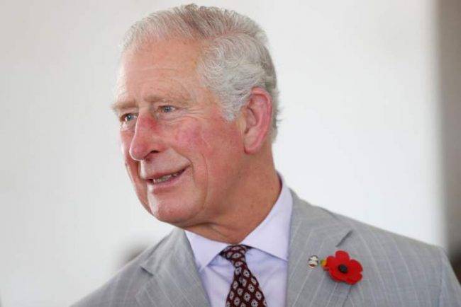Il Principe Carlo esce dall'isolamento: ma sono passati solo 7 giorni