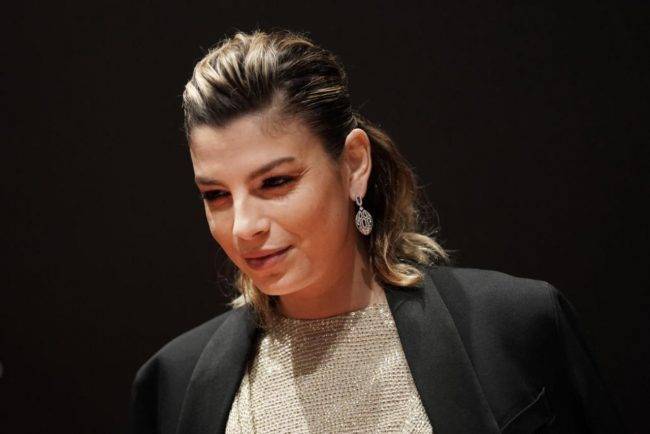 Coronavirus, ecco come Emma Marrone si allena in casa