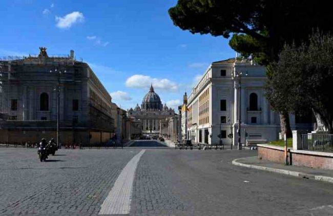 Roma: prezzi alle stelle per gel e mascherine, denunciata farmacia