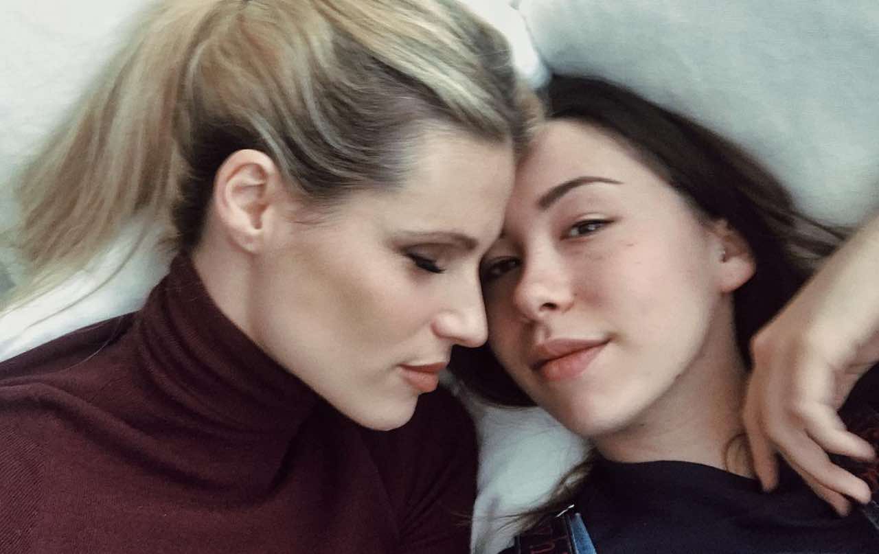 Aurora Ramazzotti, Michelle Hunziker a difesa del frigo: il video è virale