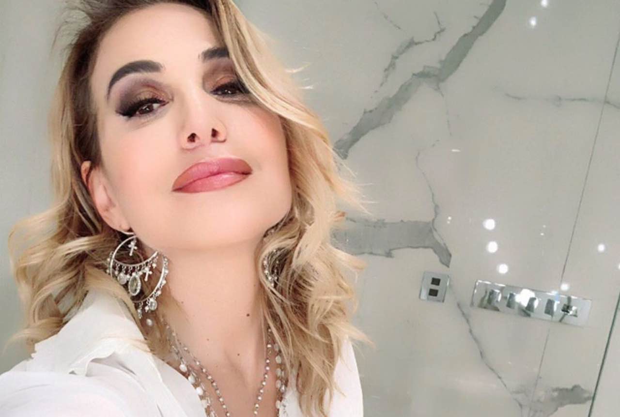 Coronavirus, Barbara D'Urso malinconica: il pensiero ai tempi andati