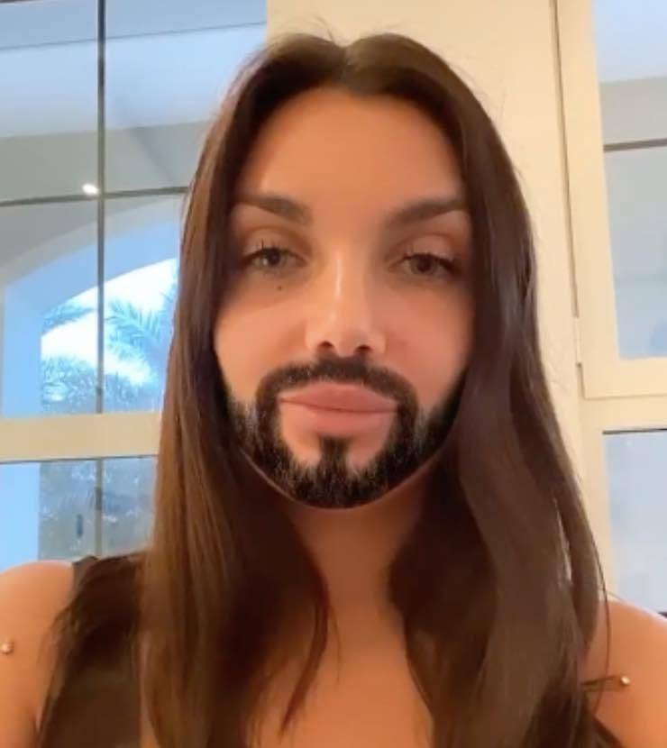 Elettra Lamborghini, le 'spunta' la barba: "Sembro Gesù!"