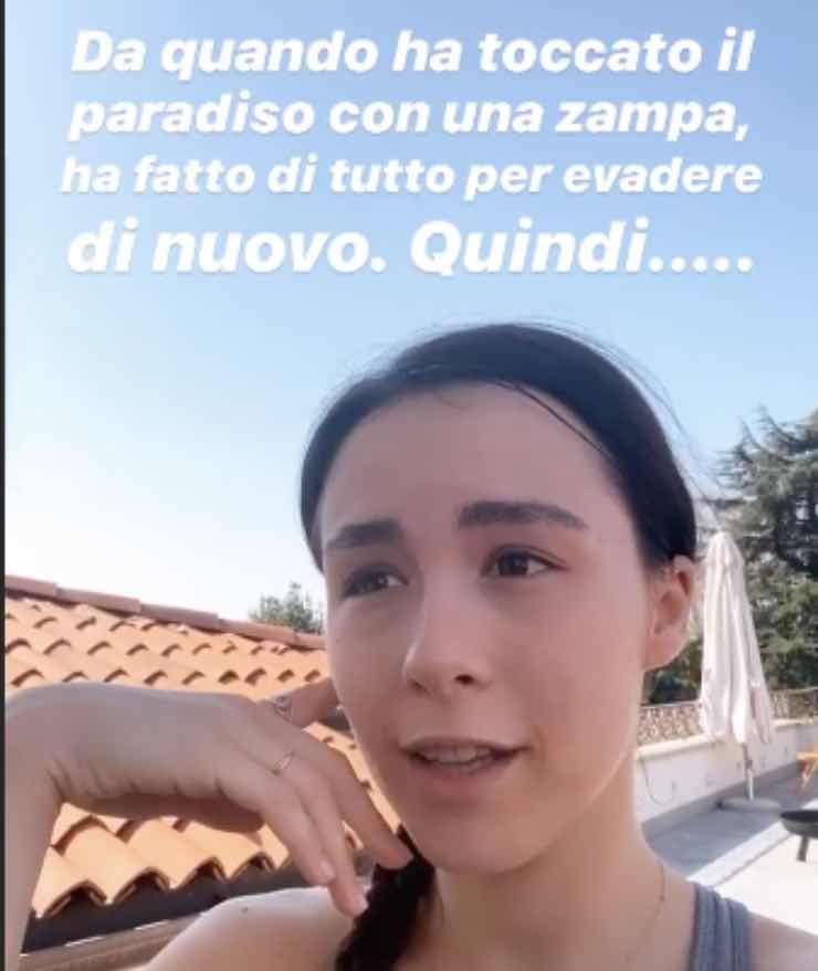 Aurora Ramazzotti - quarantena: sul tetto, parla con un'amica speciale