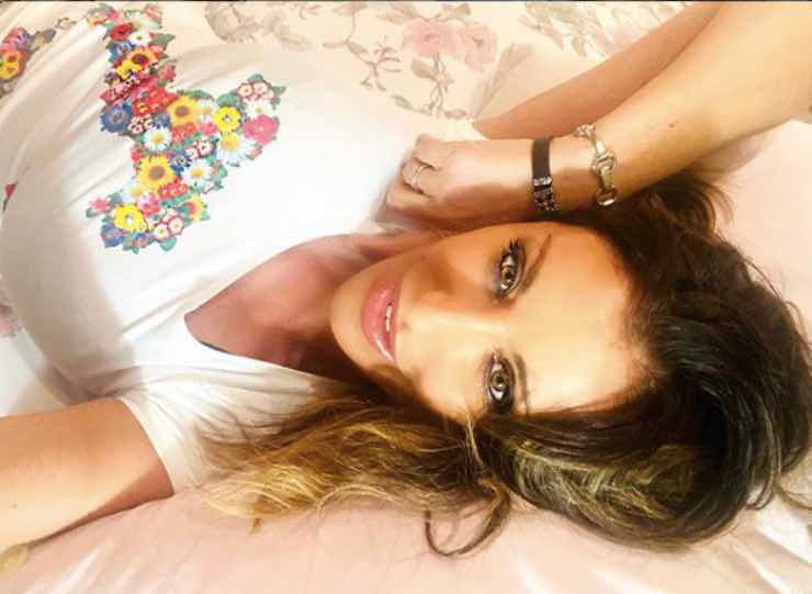 Sabrina Salerno, da casalinga toglie il fiato: "Madame Amuchina"