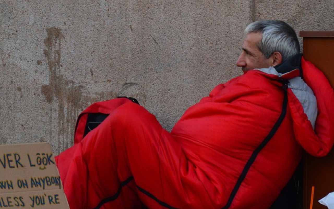 Storie Italiane, senzatetto denunciati