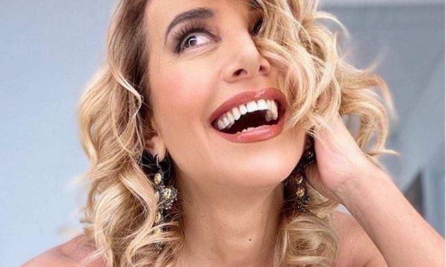 Coronavirus, Barbara D'Urso e l'appello social: la foto fa discutere