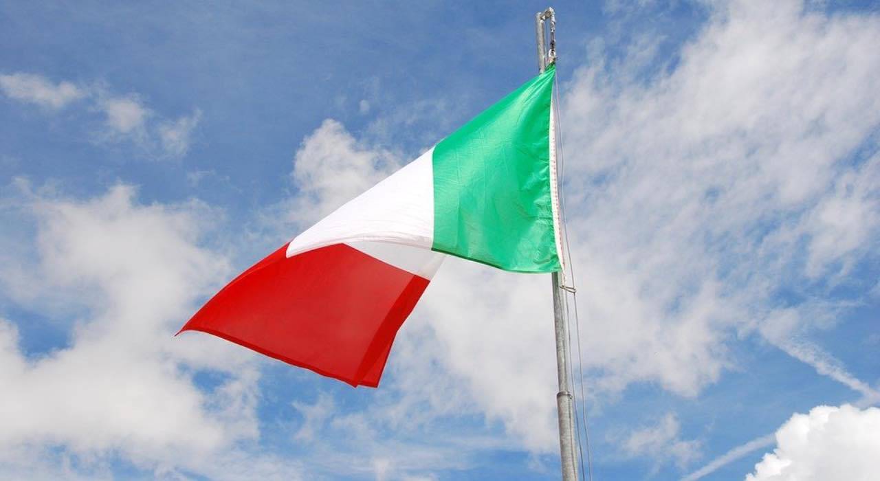 Coronavirus, l'Italia non è sola: dedica in Belgio emoziona - VIDEO