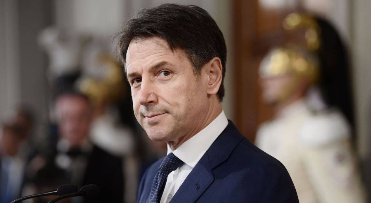 Giuseppe Conte:"Pasqua significa passaggio, che lo sia verso il riscatto"