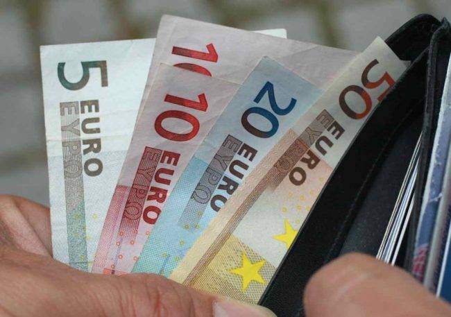 Rc auto e moto sospesa: fino a 150 euro di risparmio