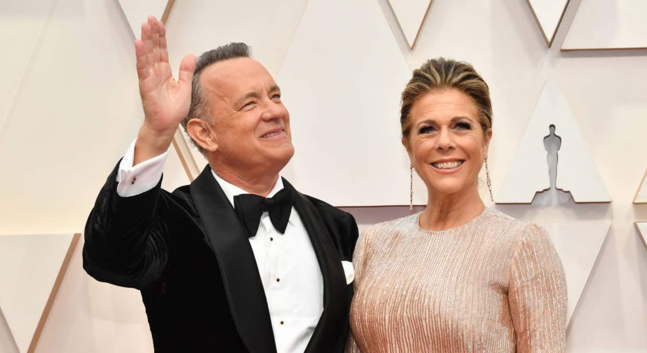 Tom Hanks, l'attore coccola bimbo bullizzato di nome "Corona"