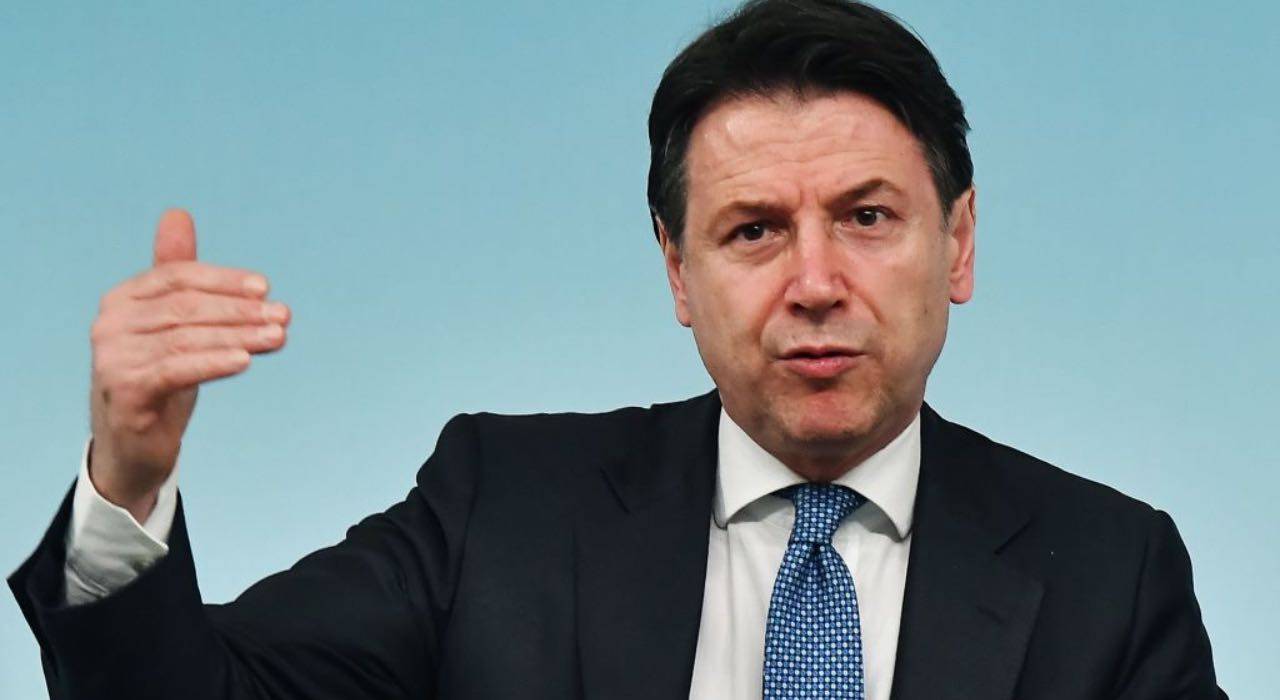 Giuseppe Conte, diretta conferenza stampa live da Palazzo Chigi