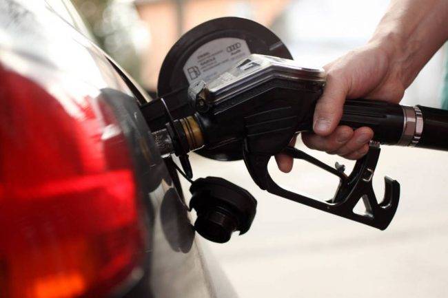 Quotazione petrolio a meno di 0: ma non avremo benzina gratis