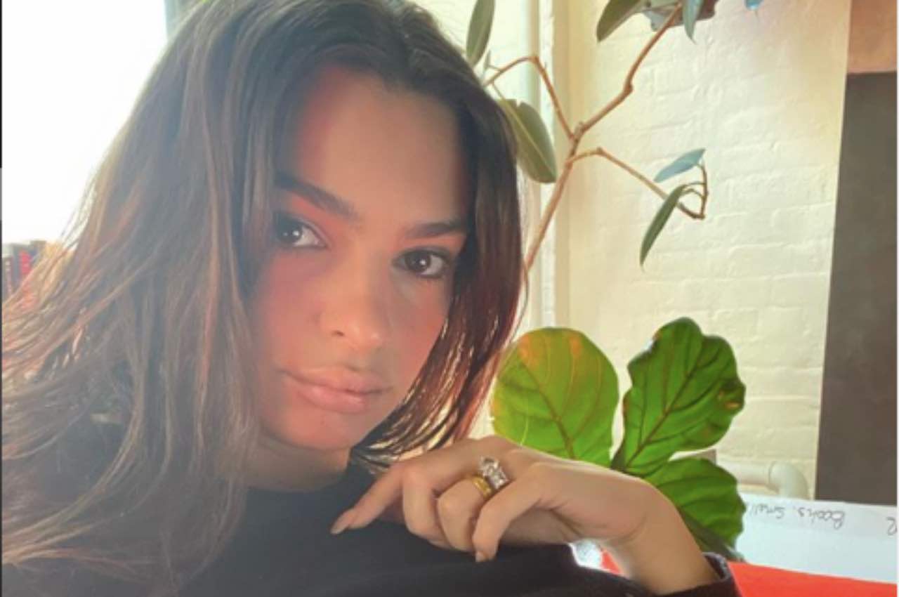 Emily Ratajkowski, wow: il vedo - non vedo che stende i fan