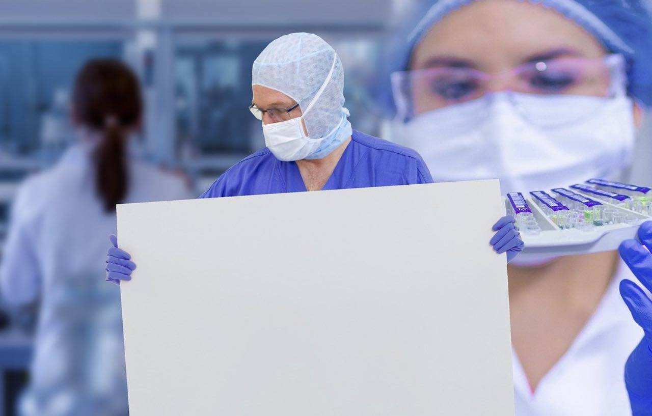 Coronavirus, il dolce gesto della farmacista per proteggere sua mamma