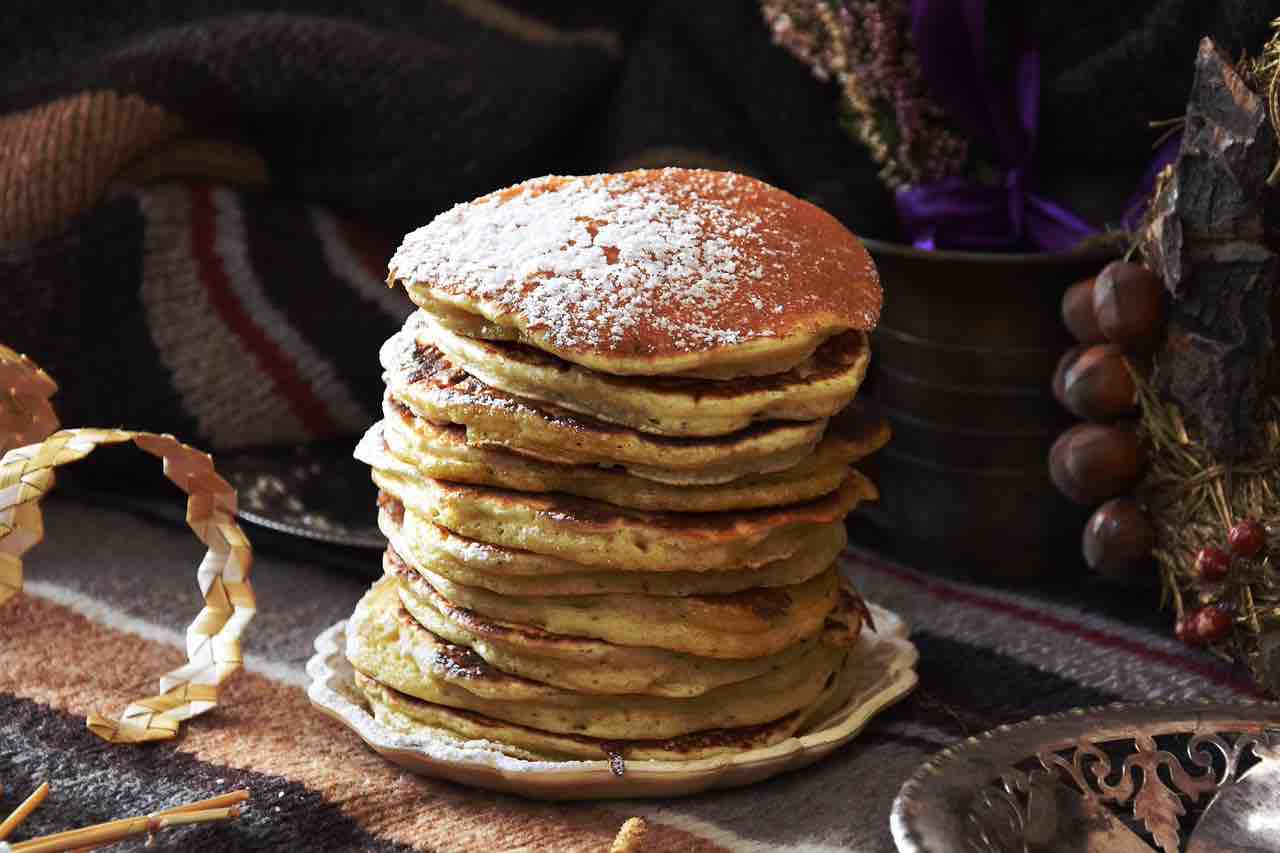 Colazione con pancake al cacao: ricetta semplice ed economica