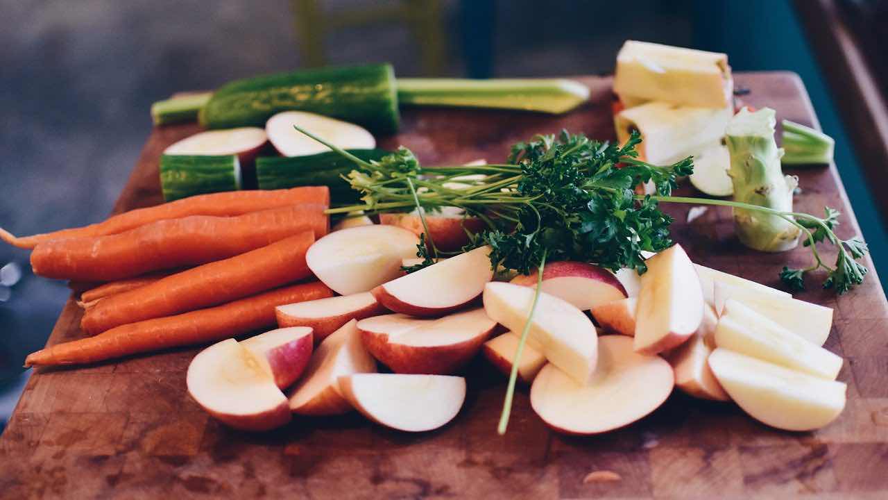 Scarti in cucina: ecco come riutilizzarli senza sprecare