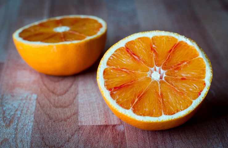 Buccia d'arancia, proprietà e benefici: migliorare la tua pelle senza sprechiBuccia d'arancia, proprietà e benefici: migliorare la tua pelle senza sprechi