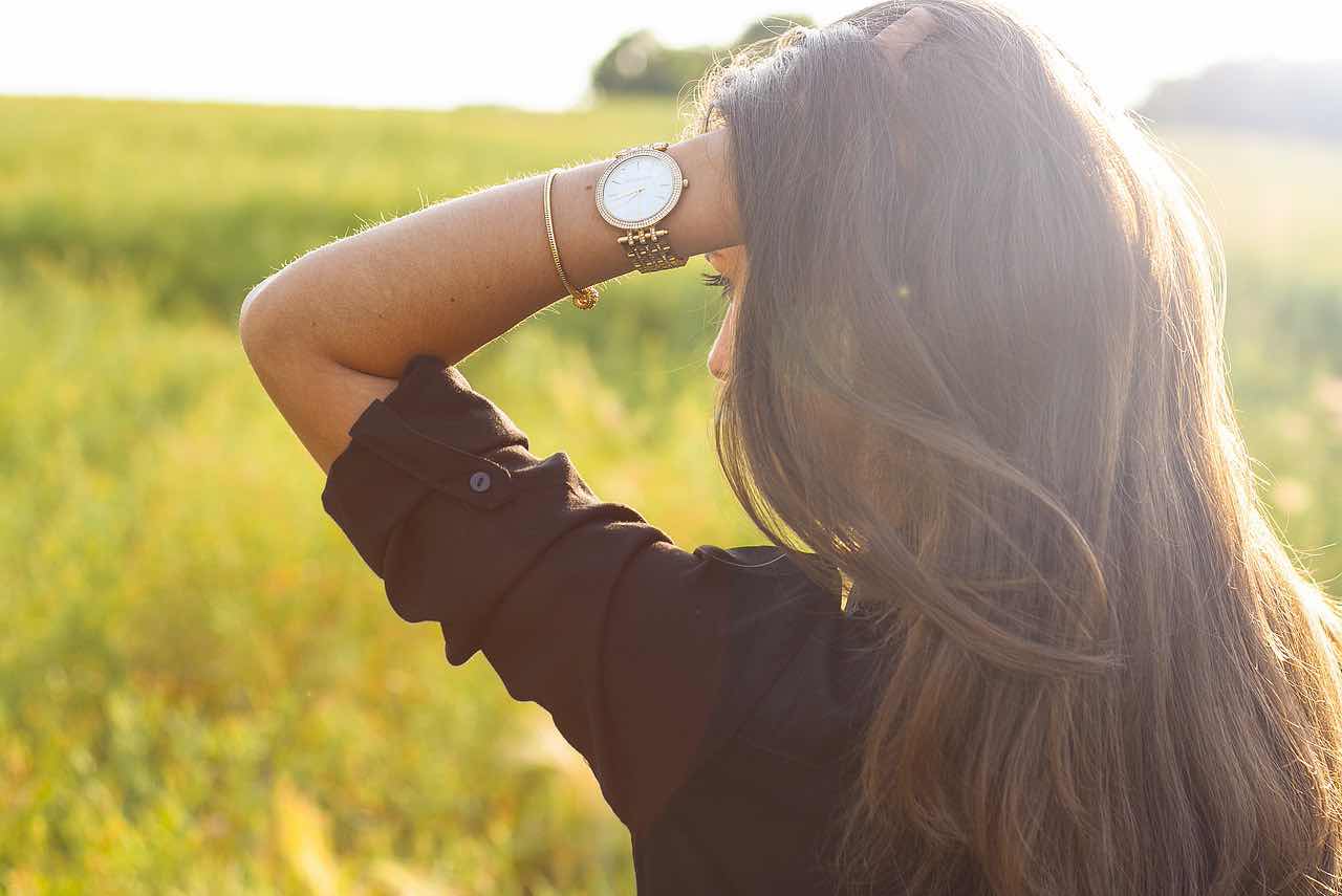 Capelli castani, cura e benessere: ecco come averli sempre luminosi