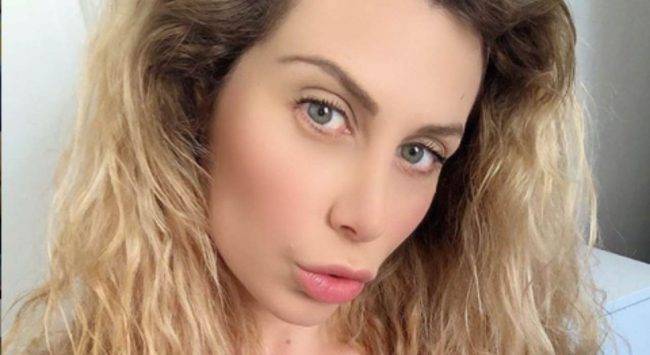 Paola Caruso, la gioia è incontenibile: l'abbraccio al cavallo - FOTO