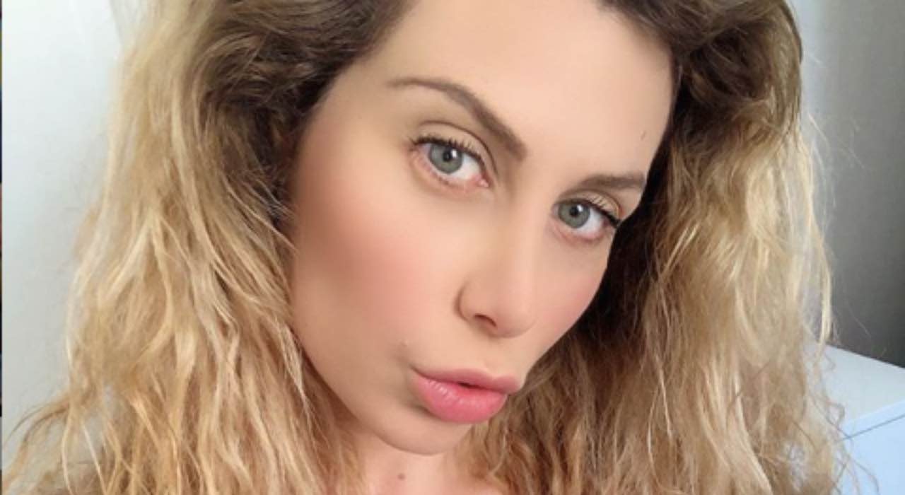 Paola Caruso, la gioia è incontenibile: l'abbraccio al cavallo - FOTO