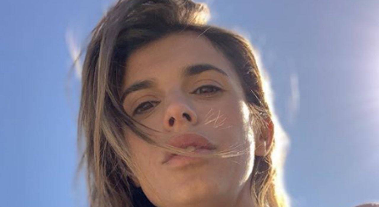 Elisabetta Canalis professoressa per un giorno: esplode il suo fascino