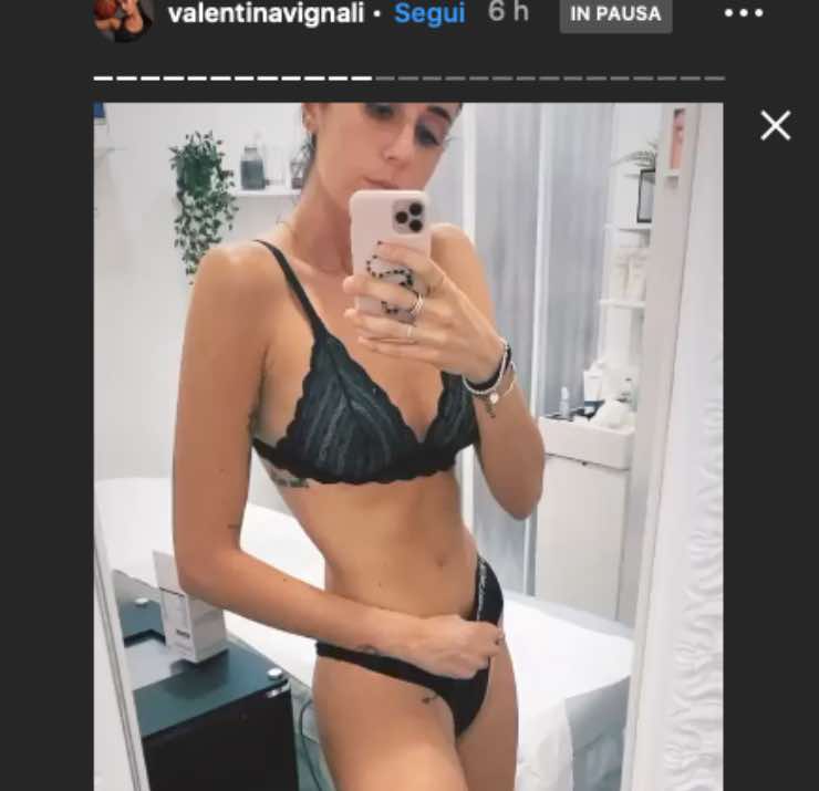 Valentina Vignali, che forma: ma spunta quel tatuaggio in zona intima