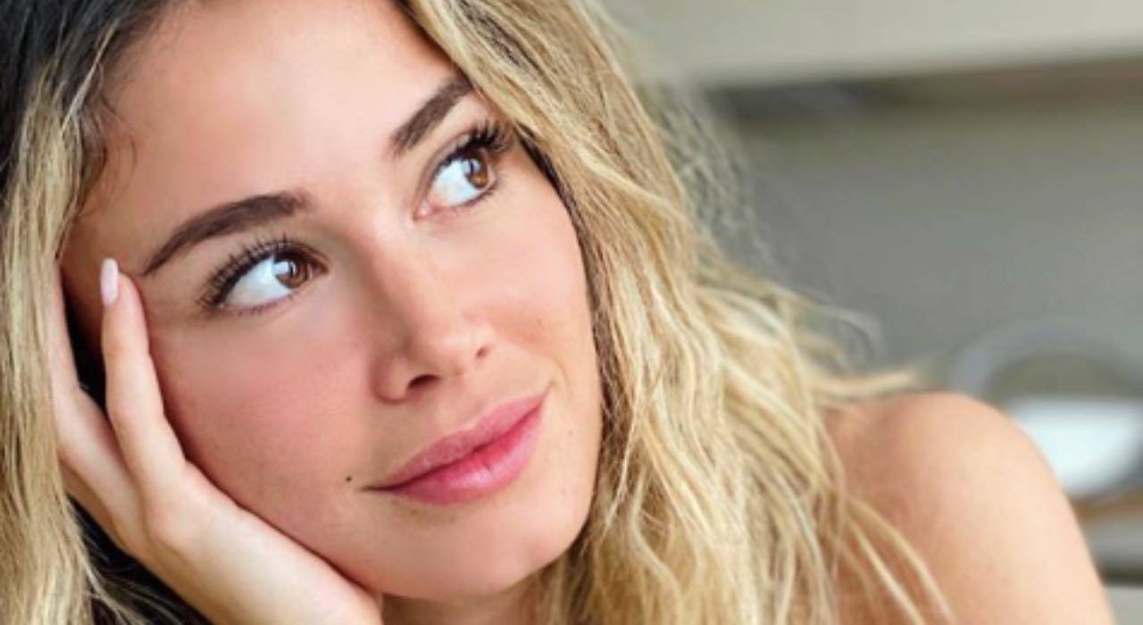 Diletta Leotta, l'outfit fiorato è mini e i fan diventano giardinieri