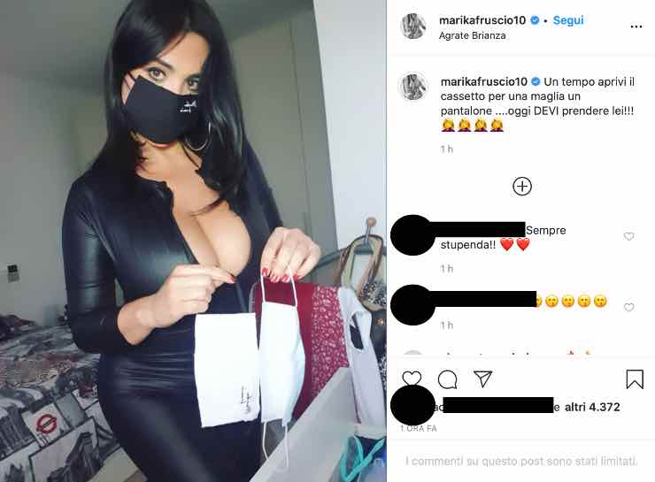 Marika Fruscio, vertiginosa scollatura: copre il visto ma non il resto