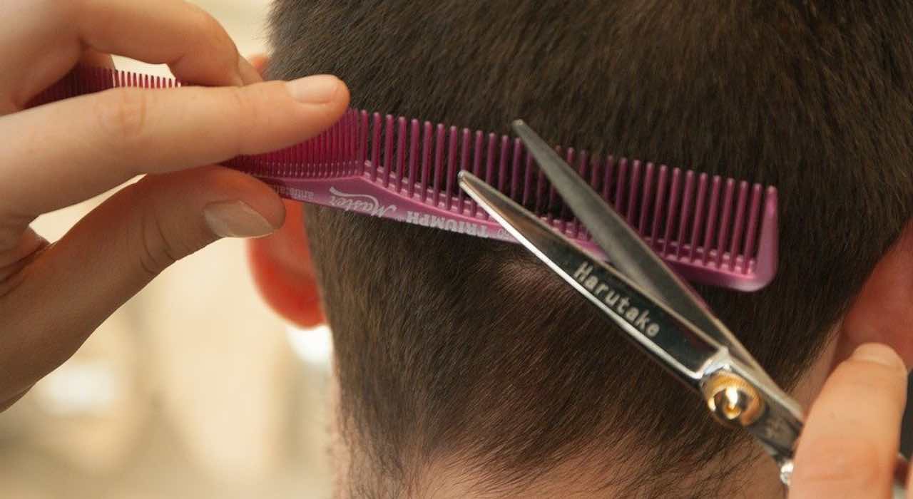 Fase 2, 18 maggio: ok del governo a parrucchieri e bar: ma c'è un però