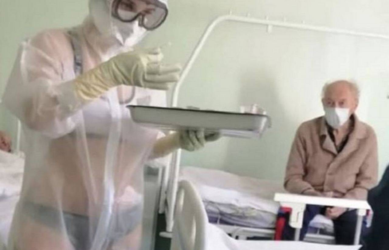 Infermiera anti-covid in intimo sotto il camice: multata