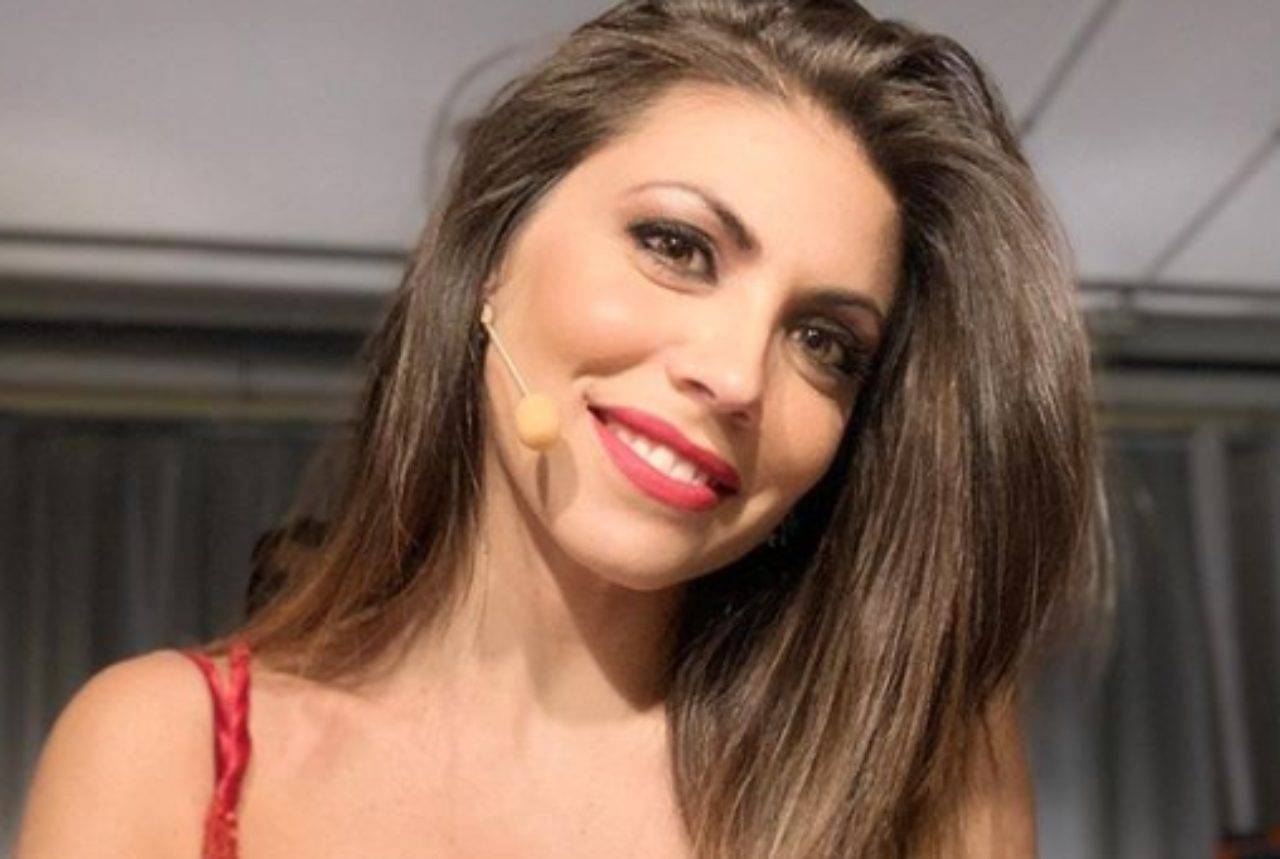 Flora Canto Chi E La Compagna Di Enrico Brignano Eta Altezza Malattia