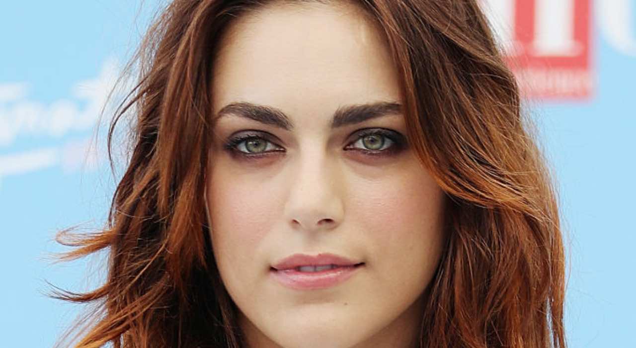 Miriam Leone, non c'è gabbia che tenga: scollatura e "vita nuova"