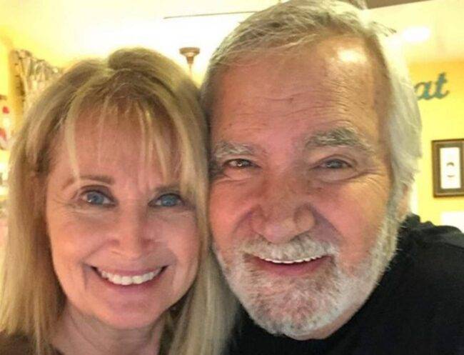 John McCook e coniuge (fonte Instagram @johntmccook)